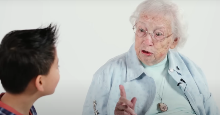 101-year-old woman meets kids via YouTube | HiHo Kids