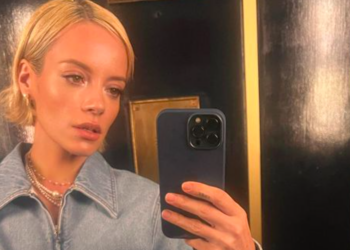 Lily Allen mirror selfie via Instagram