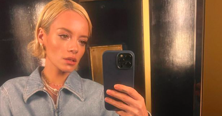 Lily Allen mirror selfie via Instagram