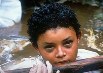 Photo of Omayra Sánchez by Frank Fournier via YouTube