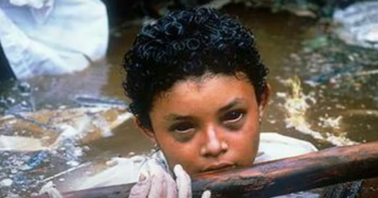 Photo of Omayra Sánchez by Frank Fournier via YouTube