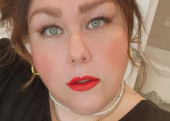 chrissy metz selfie