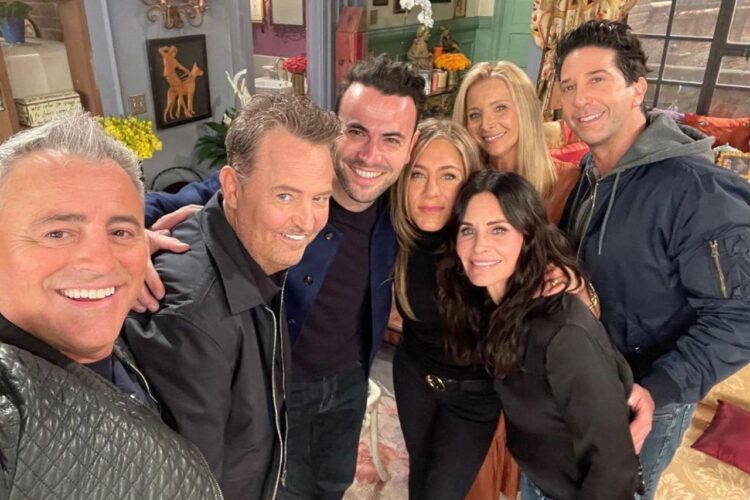 friends cast posing for the 2021 reunion