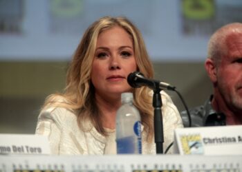 'Dead to Me' superstar Christina Applegate talks about her MS symptoms