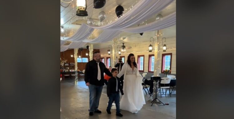 Bride Kalina Marie had no one show up at her wedding