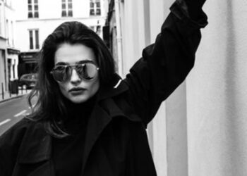 Woman photographed by Jurij Treskow.