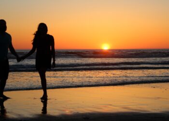 Couple at the beach (Photo by Nickay3111 via Flickr)