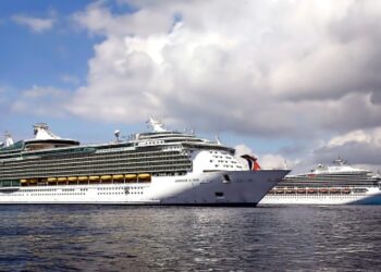 Cruise ship (MyLoupe/Universal Images Group via Getty Images)