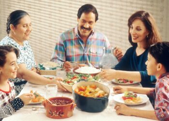 Family dining together (National Cancer Institute via Unsplash)