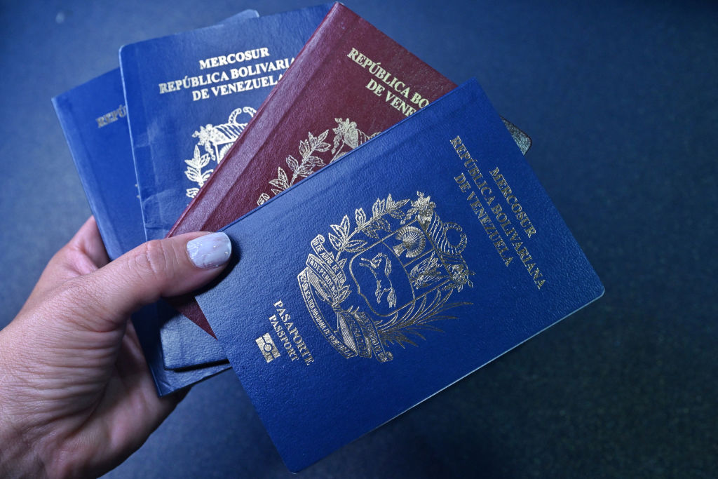 VENEZUELA-MIGRATION-TRAVEL-PASSPORT