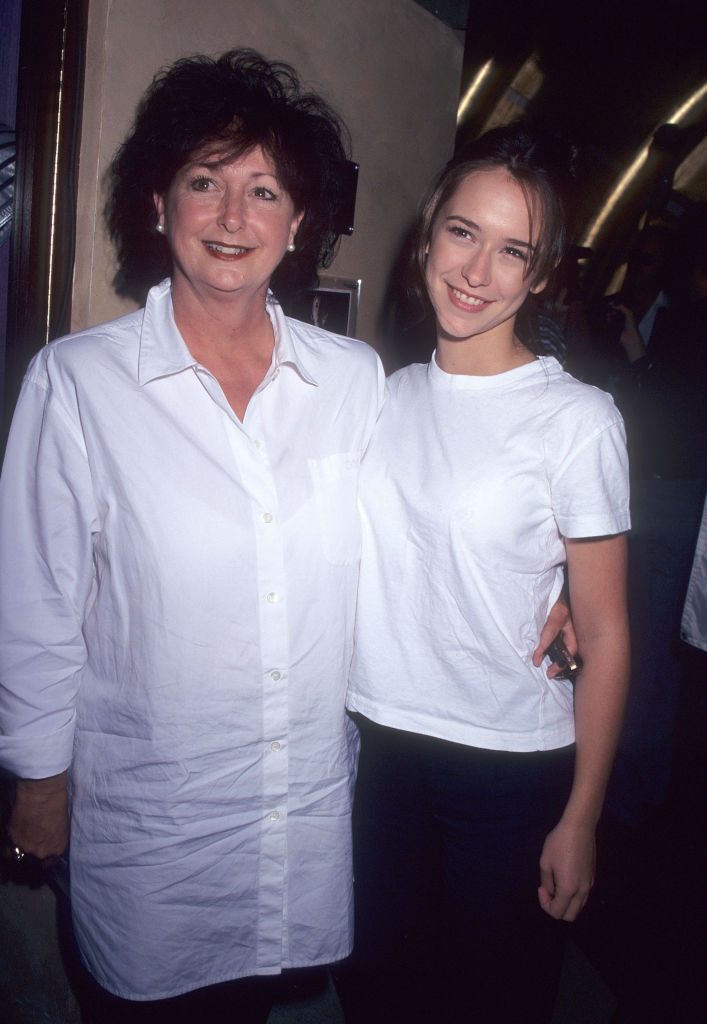 Jennifer Love Hewitt and mother Patricia Hewitt sighting at the Fashion Cafe