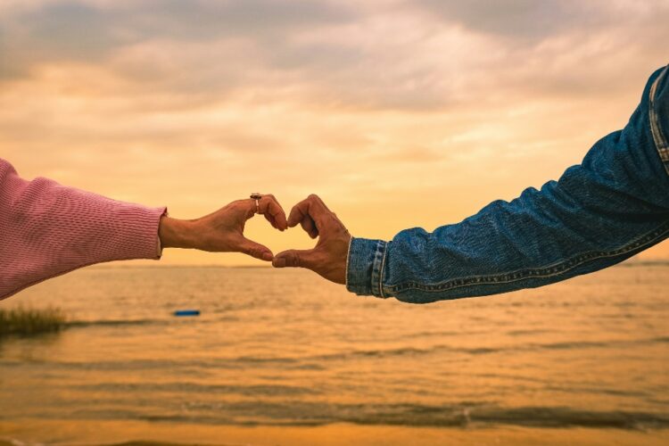 saying 'I love you' can hurt your relationship, according to an expert