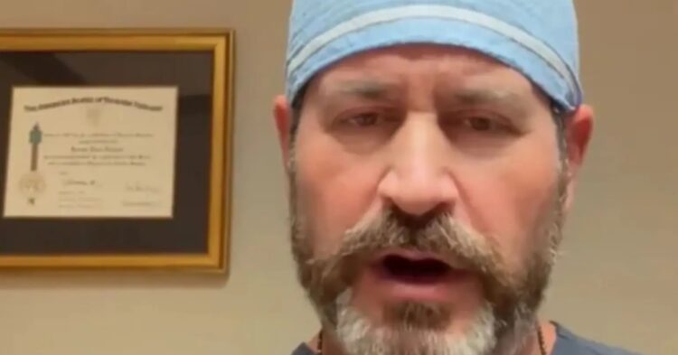 Heart surgeon Dr. Jeremy London has revealed three signs that can tell you if you have a weak heart