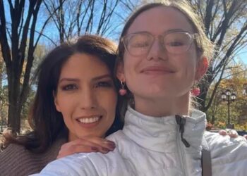 Violet's selfie with Jennifer Lopez's sister