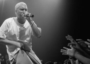 Eminem does a subtle gesture in the wake of his mother's passing