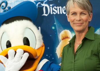 Jamie Lee Curtis celebrates her 40th anniversary