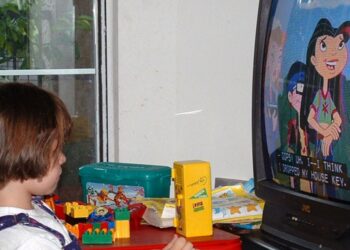 Child watching TV (Photo by oddharmonic via Flickr)