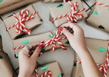 Christmas Gifts (Juliana Malta via Unsplash)