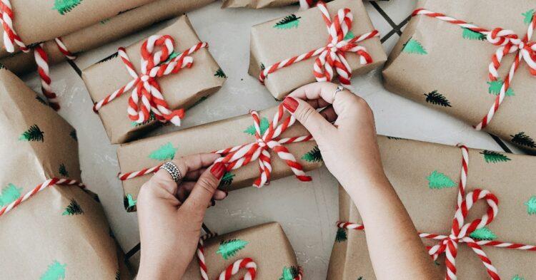 Christmas Gifts (Juliana Malta via Unsplash)