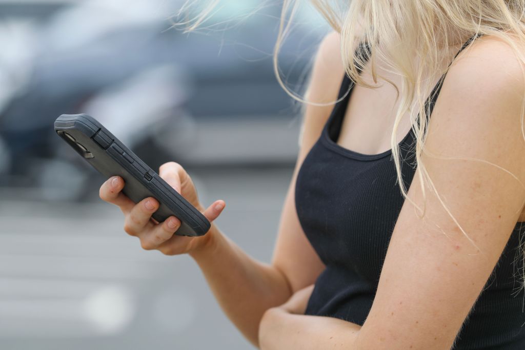 Australia Passes Law Banning Social Media Access For Under 16s