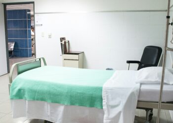 Hospital bed (Photo by Martha Dominguez de Gouveia via Unsplash)