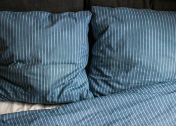Pillows on bed (Photo by Eryk Piotr Munk via Unsplash)
