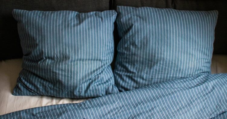 Pillows on bed (Photo by Eryk Piotr Munk via Unsplash)