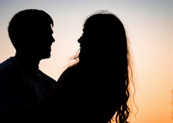 Couple Silhouette (Photo by Diego RadamÈs/SOPA Images/LightRocket via Getty Images)