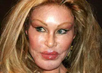 People pay tribute to Jocelyn Wildenstein after her death