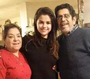 Selena with her relatives