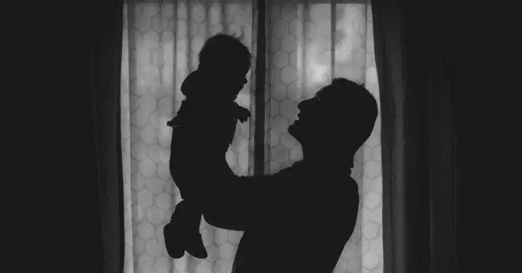 Father holding baby (Unsplash | Alfonso Scarpa)