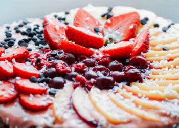 Fruit cake (Unsplash | ar_foodblog)