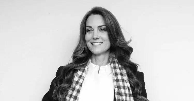 Black and white image of Kate Middleton (X | KensingtonRoyal)