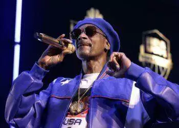 Snoop Dogg performing