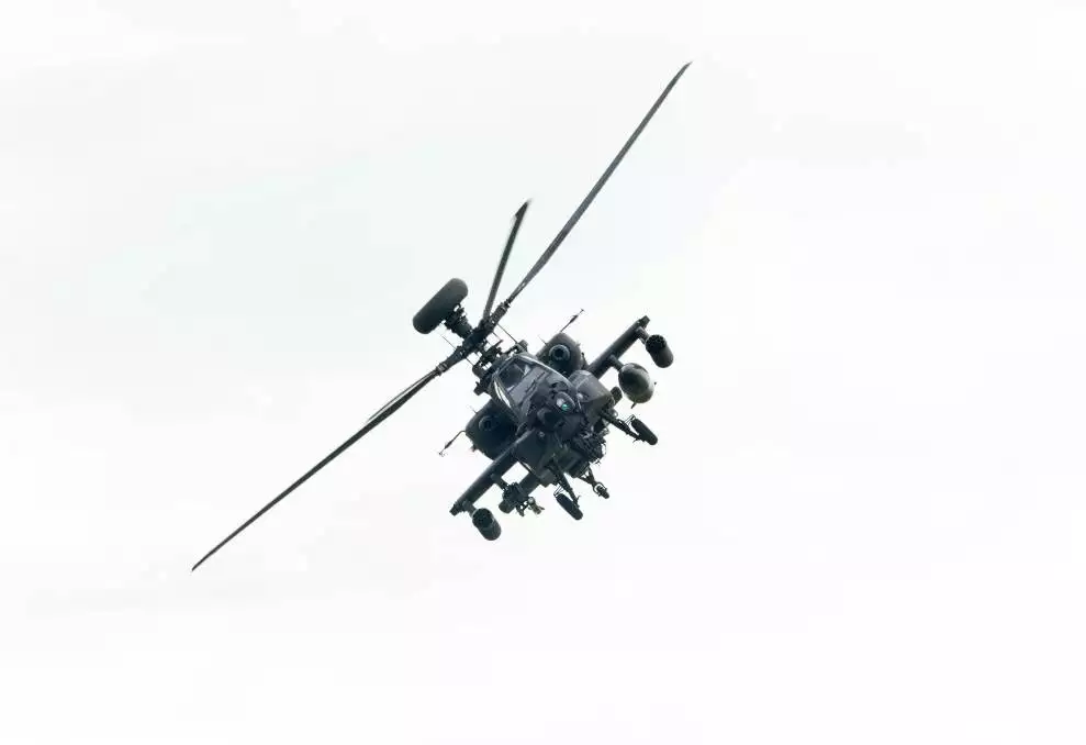 Military Helicopter (Unsplash | Daniel Klein)