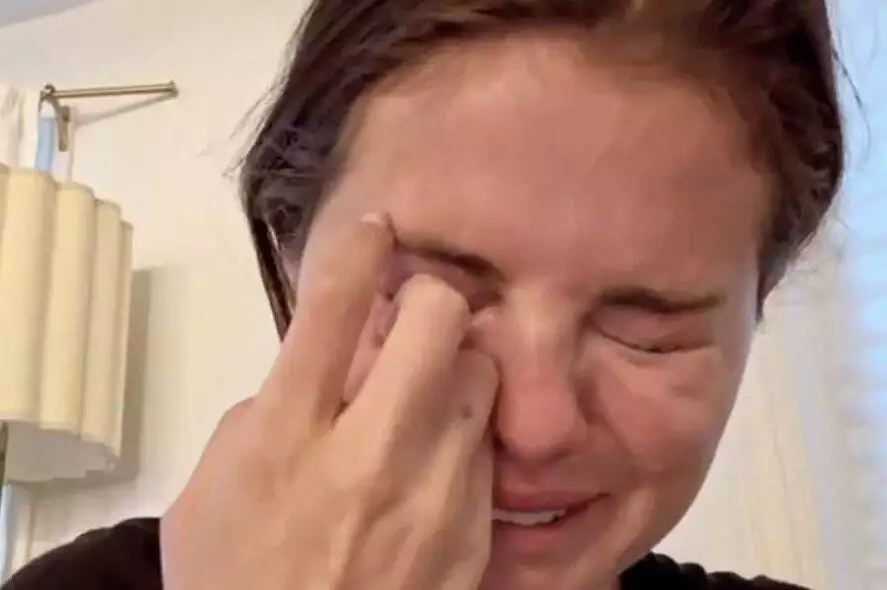 Selena Gomez in tears