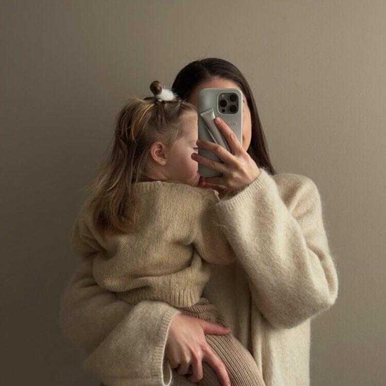 Mom and daughter beige aesthetic