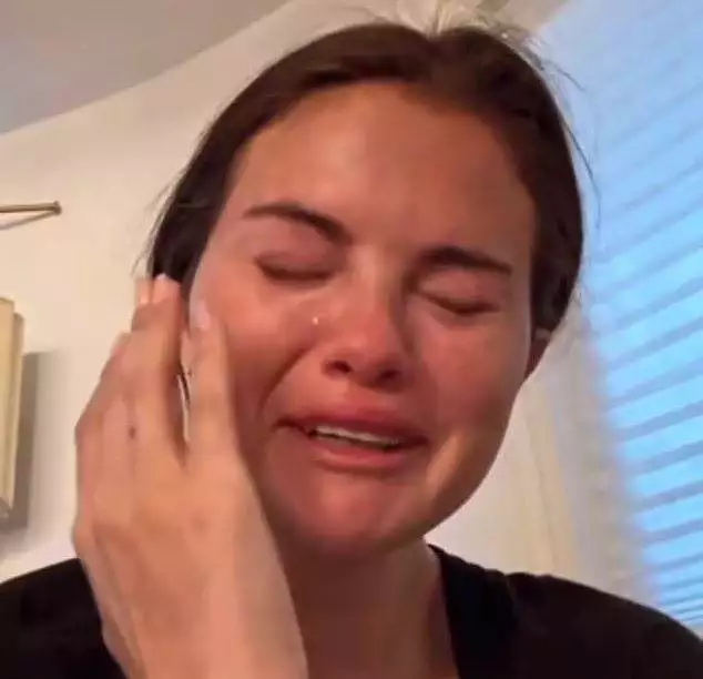 Selena Gomez in tears