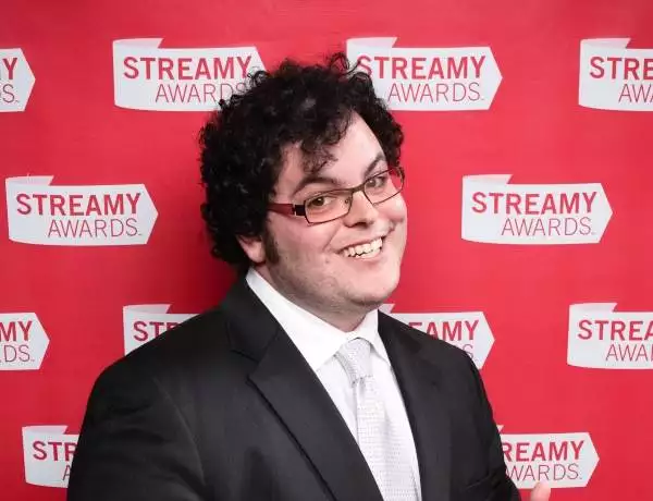 Josh Gad
