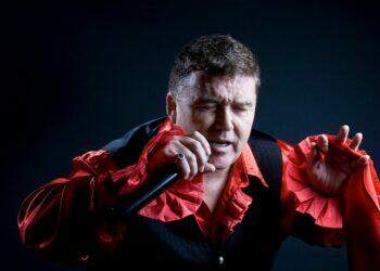 Peter young at the ultimate meat loaf show (Facebook | theultimatemeatloafshow)