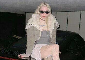 Grimes (Instagram | grimes)