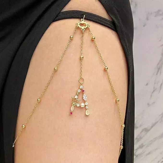 Initials thigh chain (Slipasikao via Amazon)