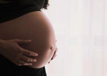 Pregnant belly (Unsplash | freestocks)