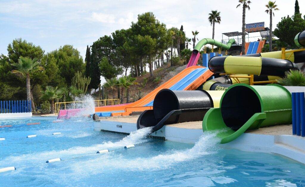 Waterpark slides (Unsplash | AquaVera)