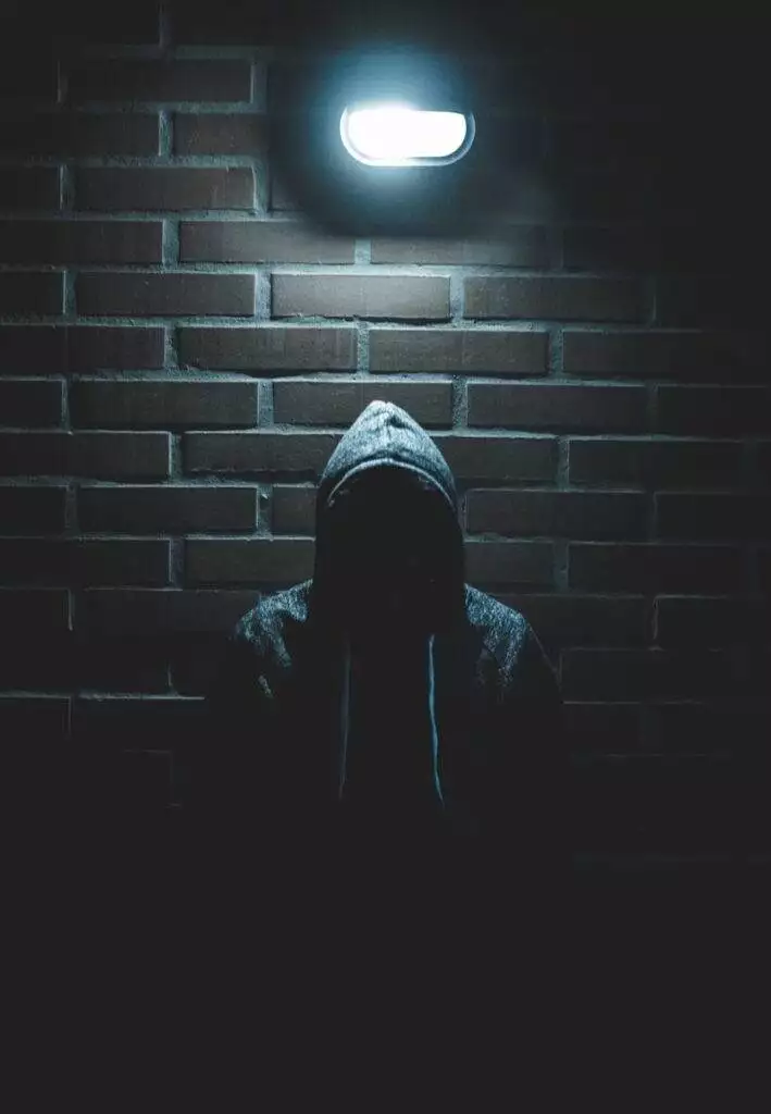 men's black pullover hoodie