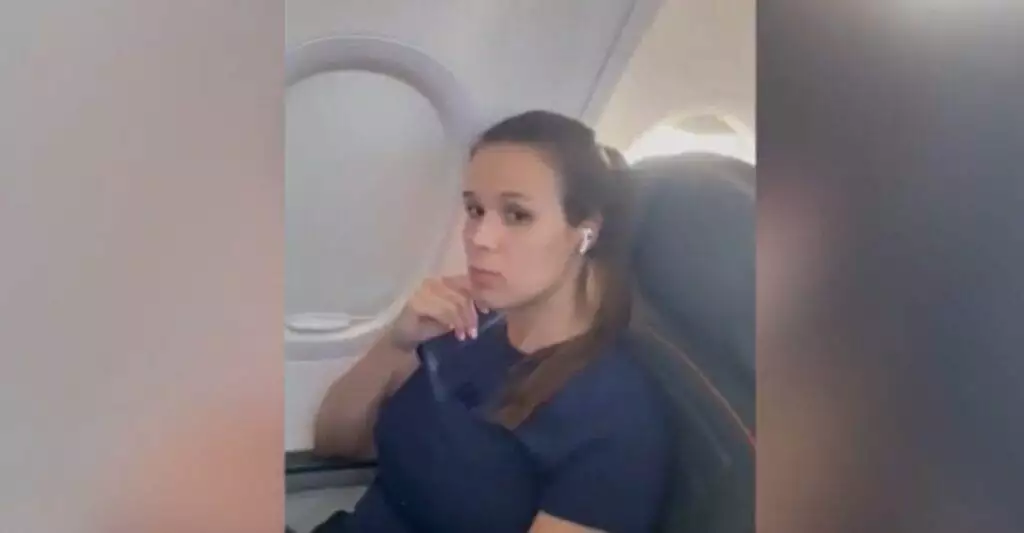 Jeniffer Castro being filmed on plane (Jam Press)