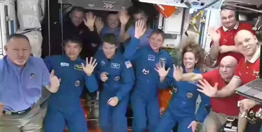 astronauts return