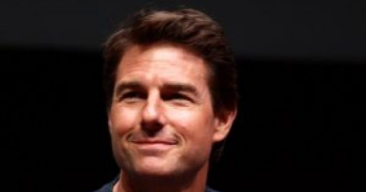 Tom Cruise pays tribute to Val Kilmer