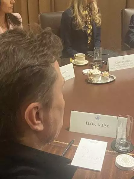 Elon musk notepad message