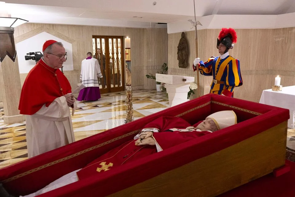 pope-francis-lying-in-his-casket